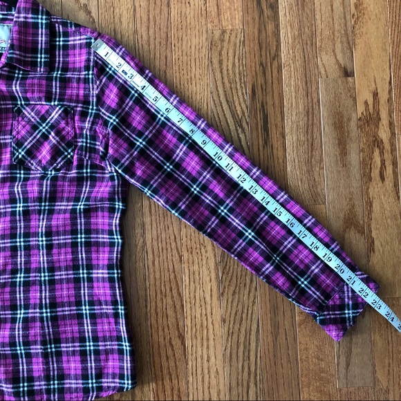 Legendary Whitetails Flannel - Size Small - Picture 9 of 9